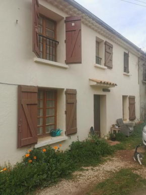 Loue maison de village à Hyères/ les Borrels